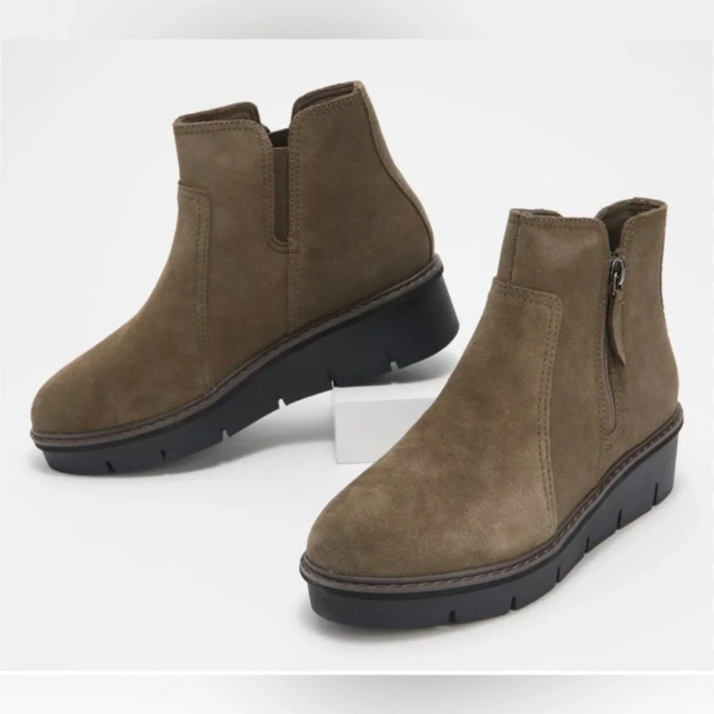 Women's Clarks, Airabell Zip Boot Green Khaki Suede Wedge Ankle Chelsea Size 9.5